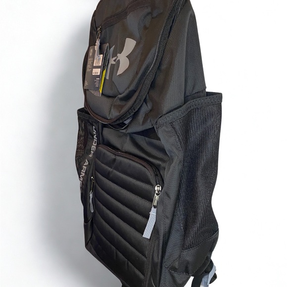 Under Armour Black Backpack with Adjustable Straps and Sporty Design - Picture 4 of 8
